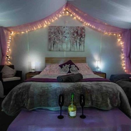 Cosy Woodland Romantic Retreat With Log Fires And Nature Sturry 外观 照片