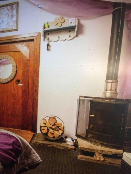 Cosy Woodland Romantic Retreat With Log Fires And Nature Sturry 外观 照片