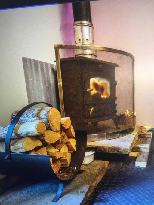 Cosy Woodland Romantic Retreat With Log Fires And Nature Sturry 外观 照片
