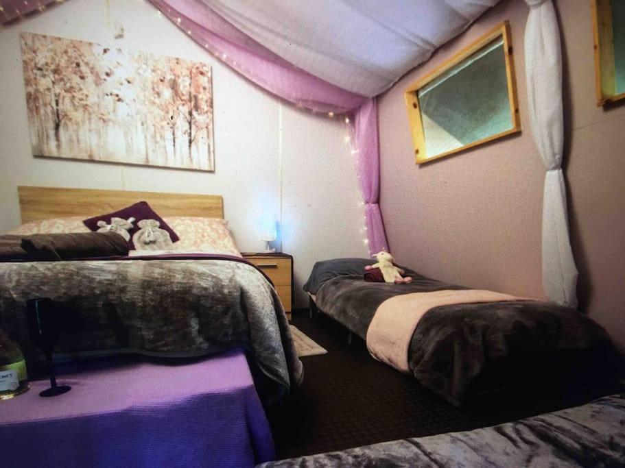 Cosy Woodland Romantic Retreat With Log Fires And Nature Sturry 外观 照片