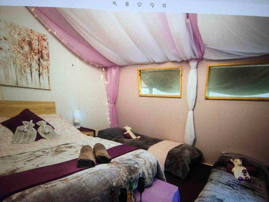 Cosy Woodland Romantic Retreat With Log Fires And Nature Sturry 外观 照片