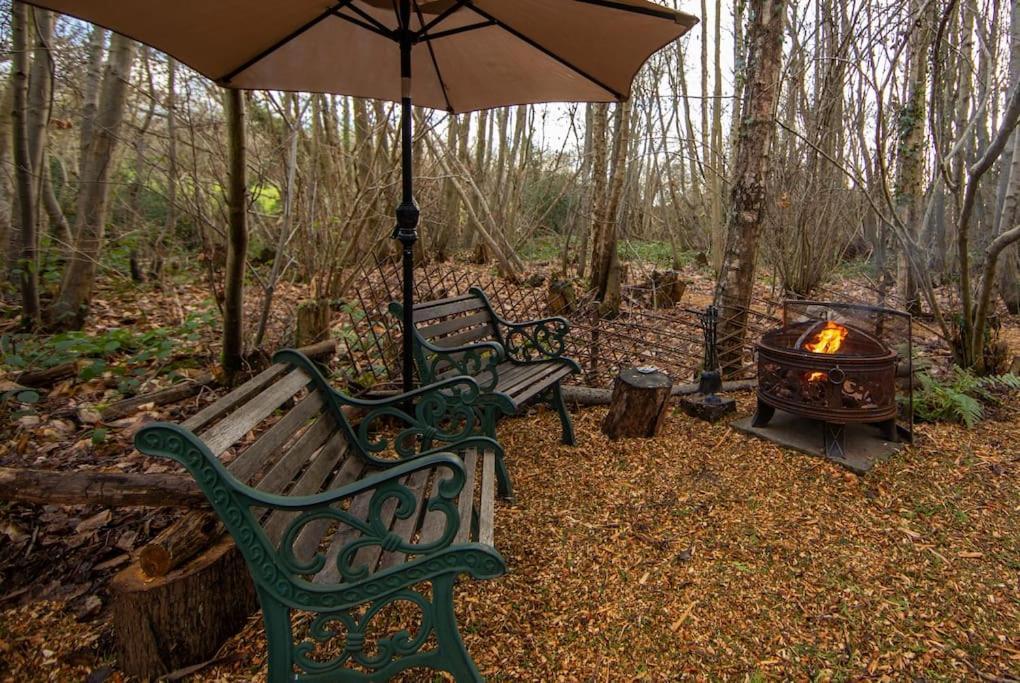 Cosy Woodland Romantic Retreat With Log Fires And Nature Sturry 外观 照片