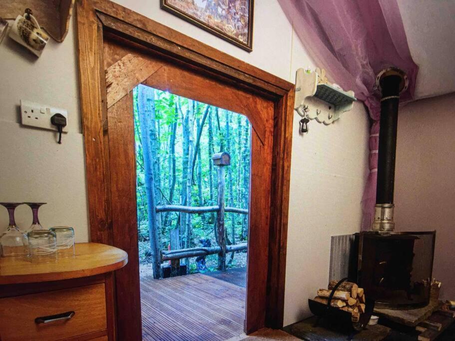 Cosy Woodland Romantic Retreat With Log Fires And Nature Sturry 外观 照片